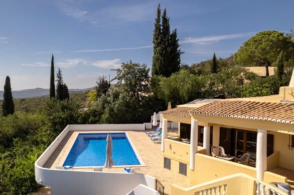 Casa das Rochas, aerial view of pool