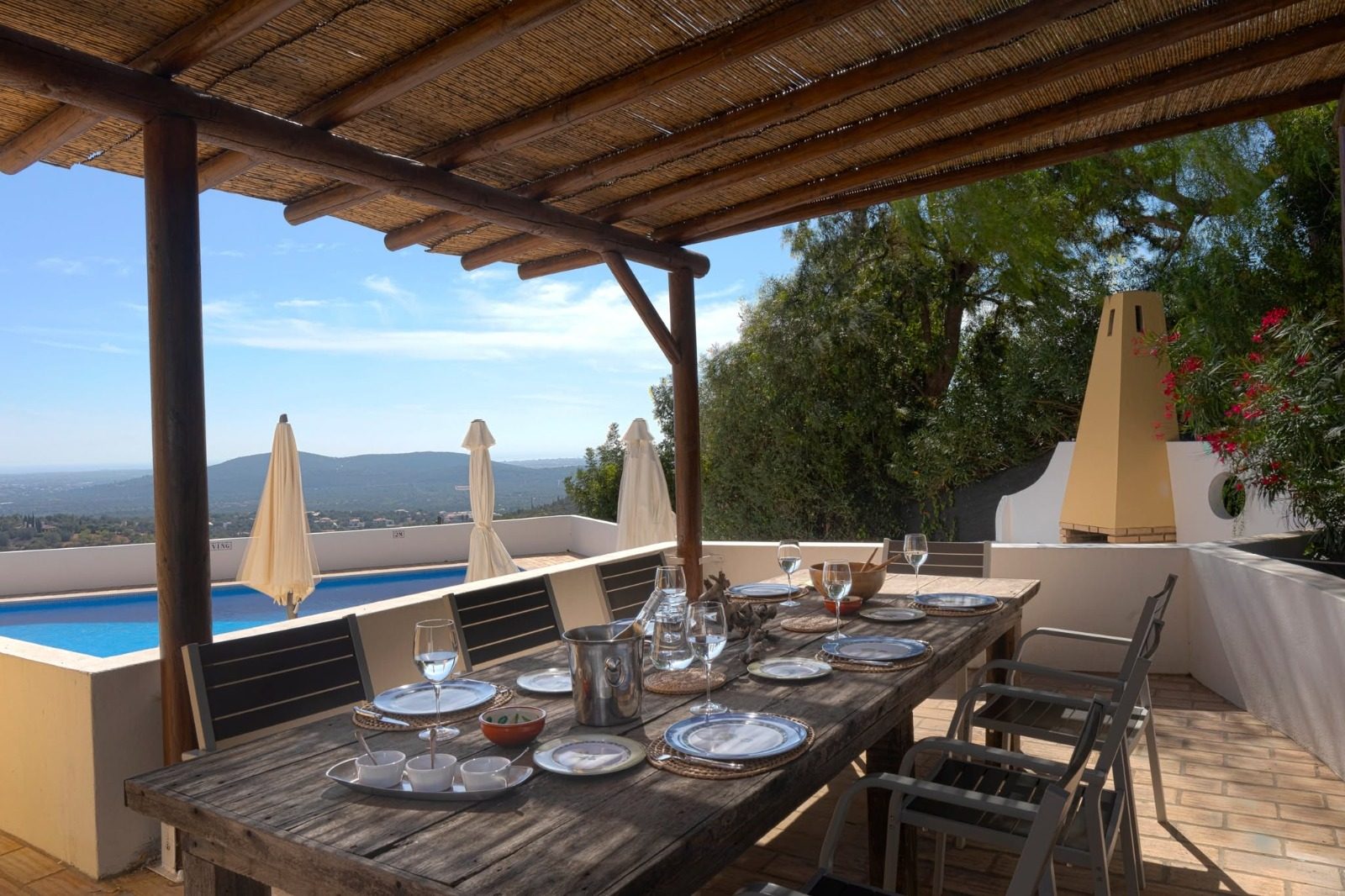 Casa das Rochas dining under the pergola