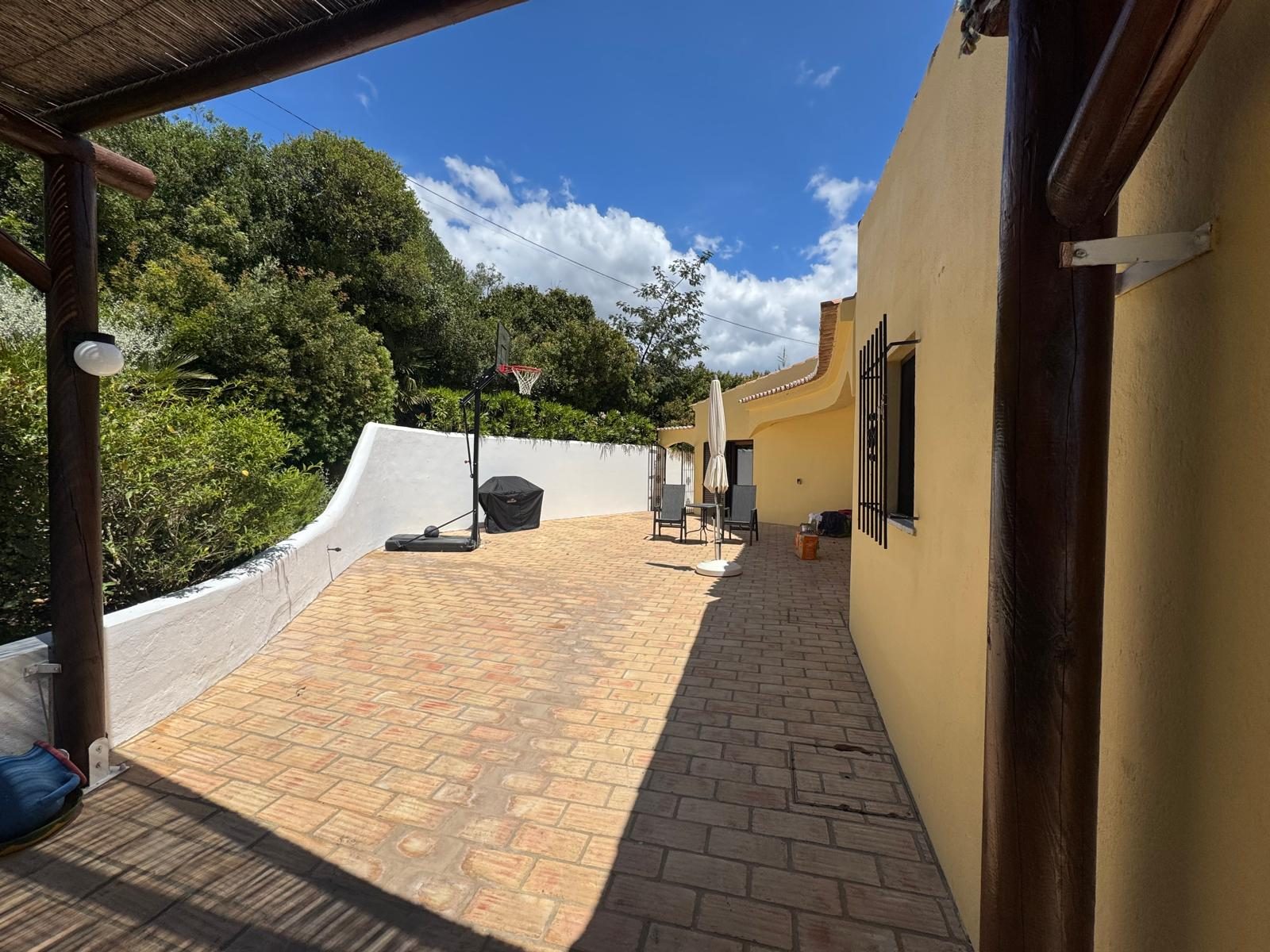 Casa das Rochas courtyard