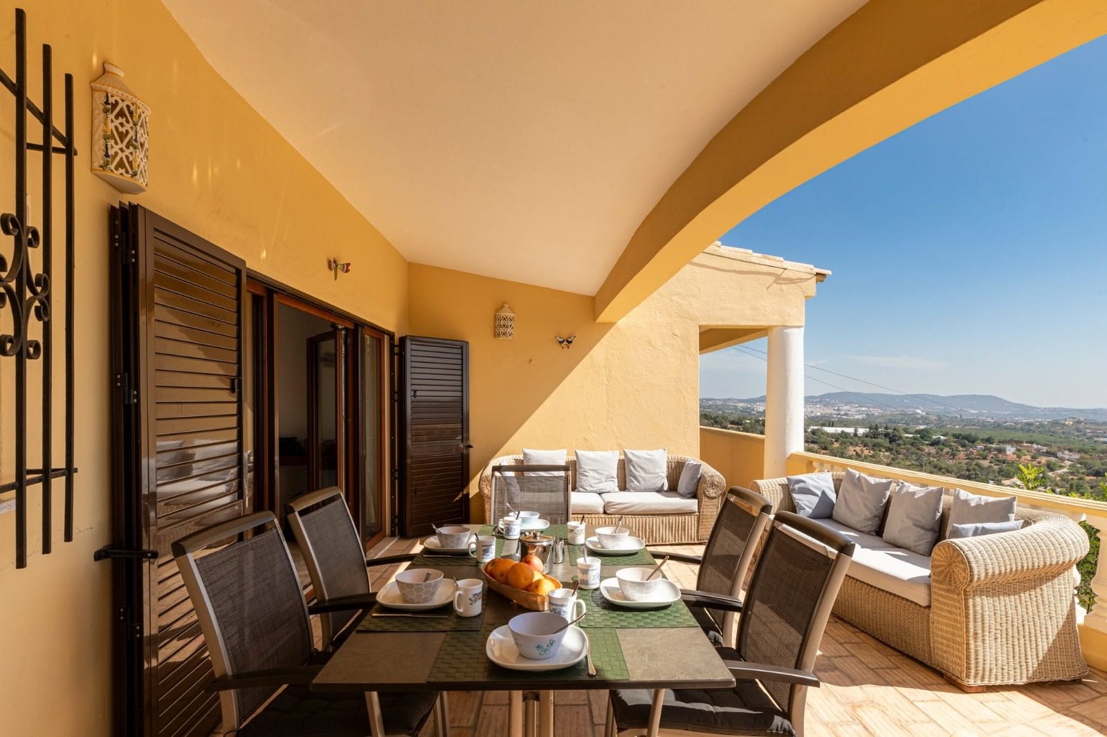 Casa das Rochas terrace breakfast area